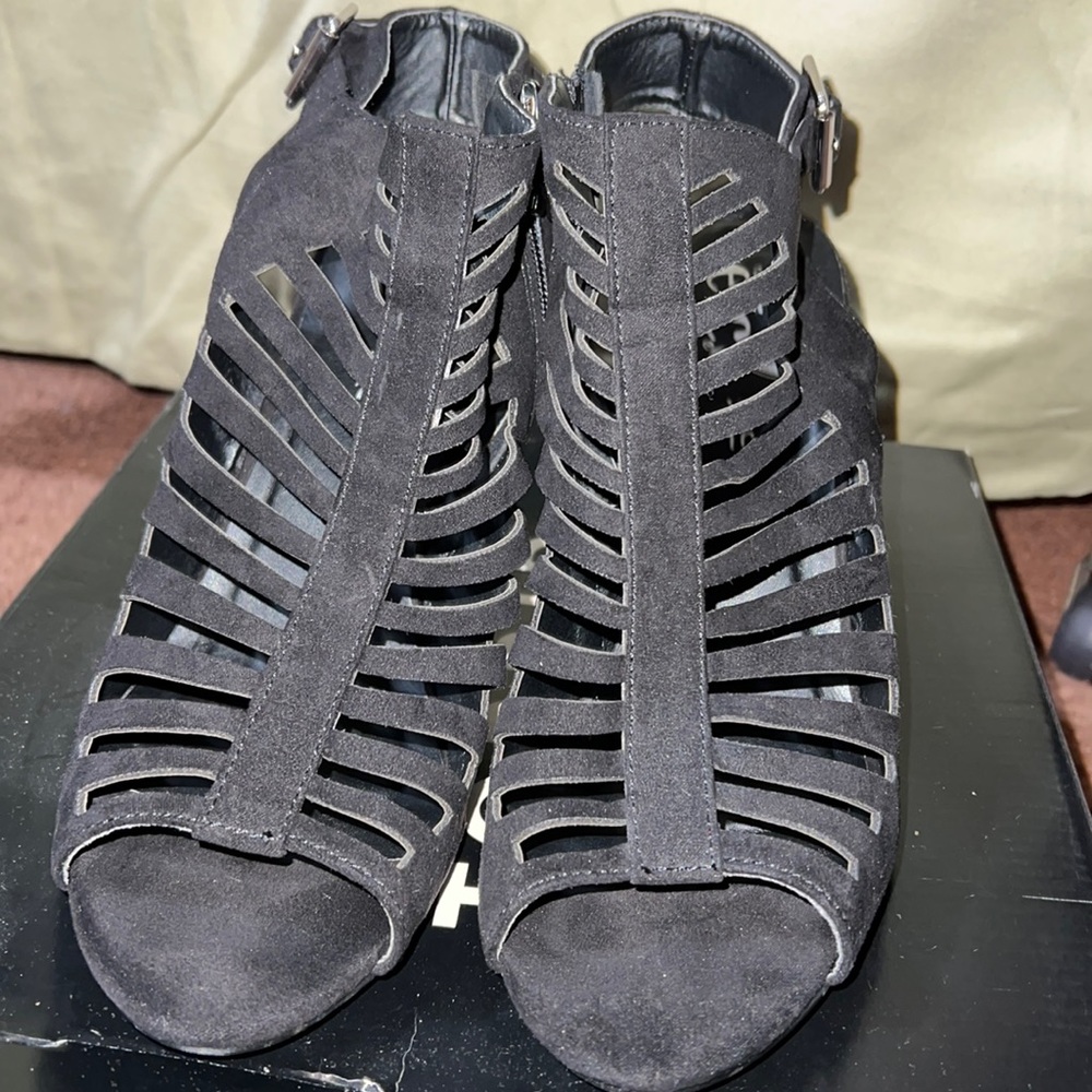 rue21 etc! Black open toe heels size 10